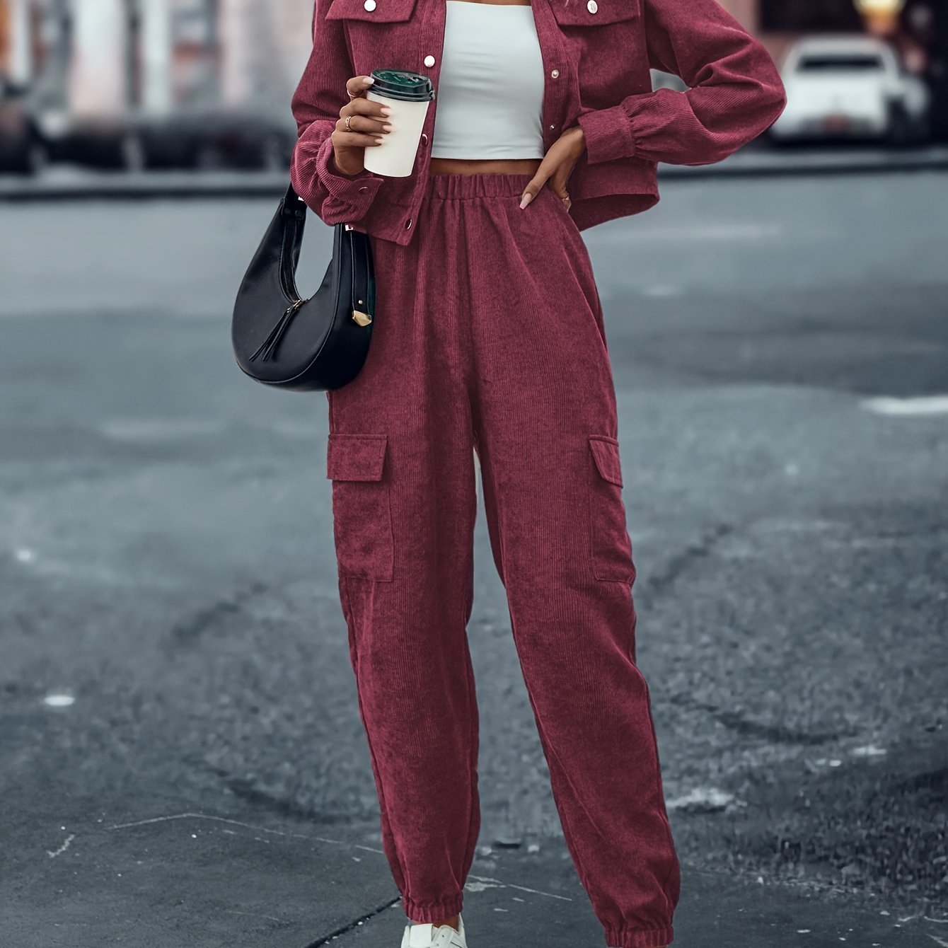 Completo casual da donna, giacca monopetto a maniche lunghe e pantaloni cargo