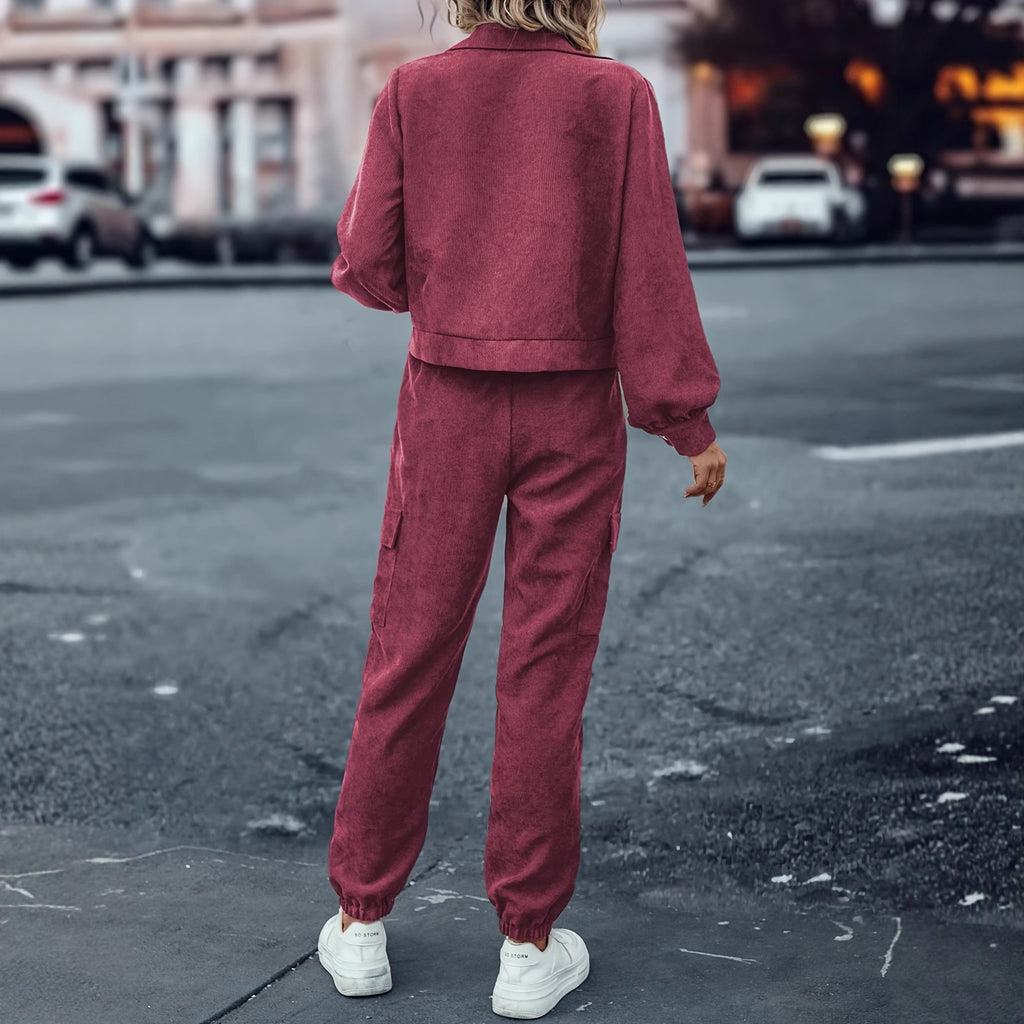 Completo casual da donna, giacca monopetto a maniche lunghe e pantaloni cargo